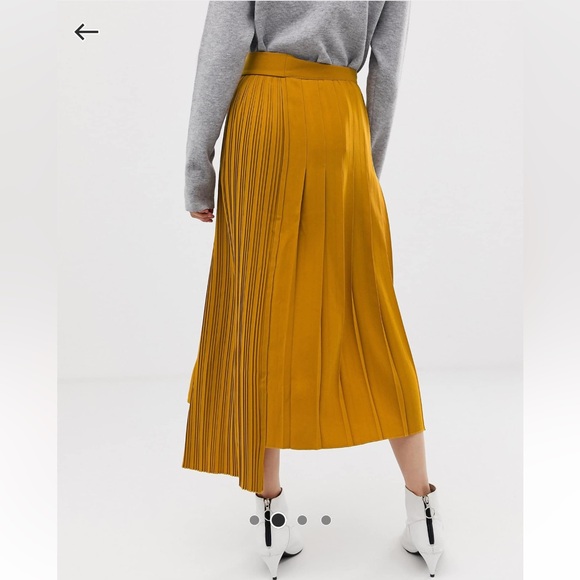 Wrap up asymmetrical pleated skirt - Picture 4 of 8